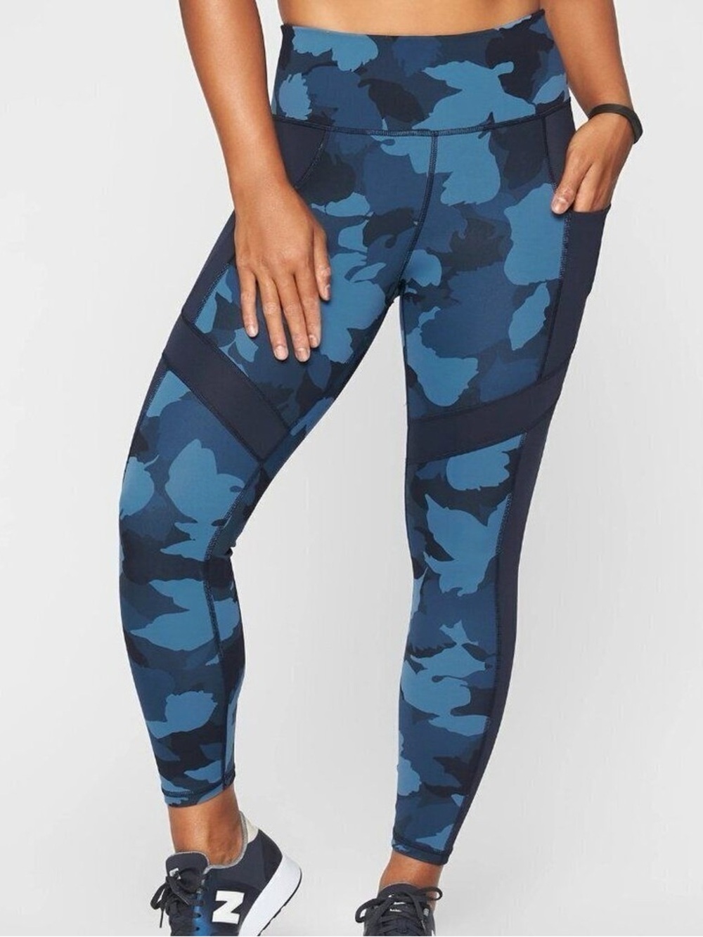 Athleta "All In" Blue Camo 7/8 Tights - Size Small